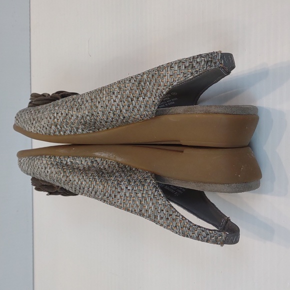 A2 Aerosoles Atmosphere Gray Gold Weave Open Toe Slingback Flower Detail Wedges - Picture 8 of 13